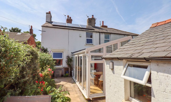 Lytham St. Anne's House | THE BOTHY, pet friendly, with open fire in Lytham St. Annes