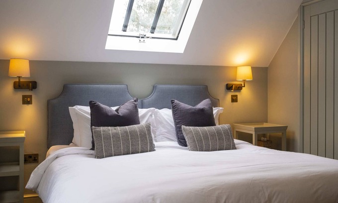 Henley Bed & Breakfast | The Bottle & Glass Inn - Garden View - Room 1