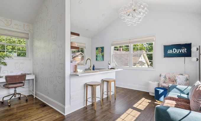 North Charleston House | The Bow | Couples' Oasis in Park Circle