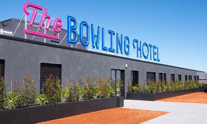 Signy-Avenex Hotel | The Bowling Hotel