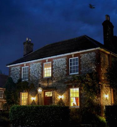 Maiden Bradley Hotel | The Bradley Hare