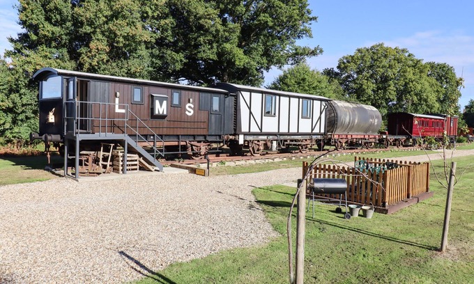 Pattiswick Cottage | THE BRAKE WAGON AT HIGH BARN HERITAGE, romantic in Halstead