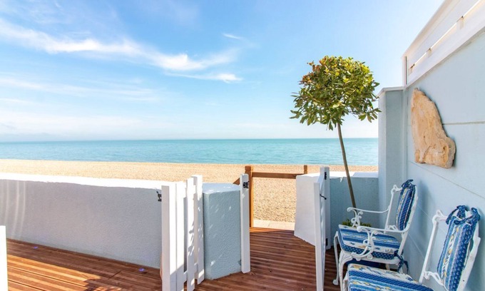 Folkestone Villa | The Breakers - Riviera Apartment