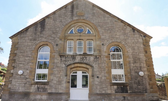 Dyserth Cottage | THE BREATHE RESIDENCE, family friendly in Dyserth