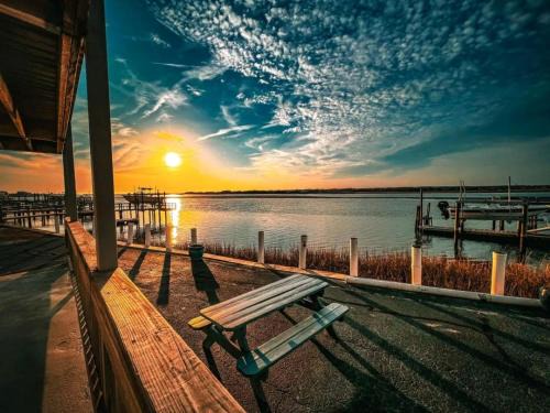 Topsail Beach Hotel | The Breezeway Motel & Resturant