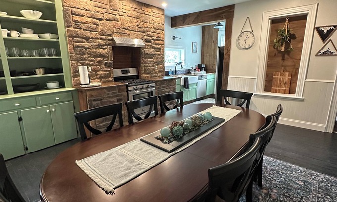 New Oxford House | The Brick house on Lincoln-Walk to Shops, 15 Min to Gettysburg