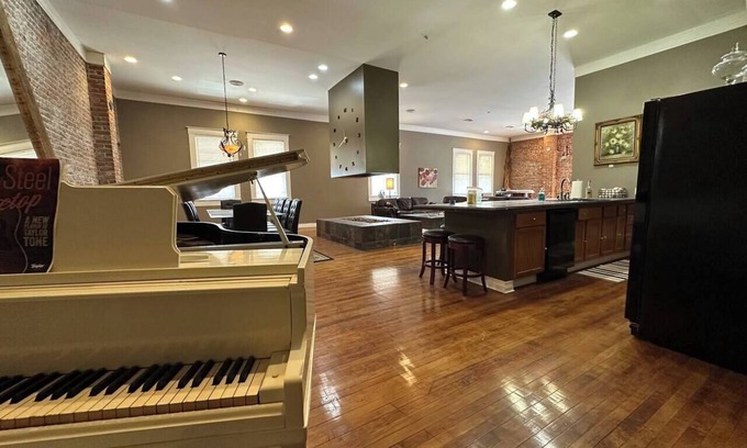 Kokomo Apartment | The Brick-Road Penthouse, Luxury Loft