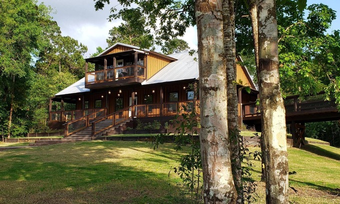 Montgomery House | The Bridge House located in an Beautiful RV Resort near Lake Conroe.