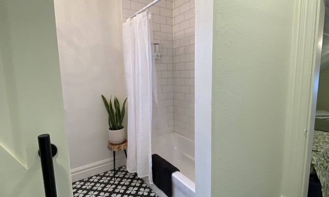 Marshland House | The Broadway Exchange
