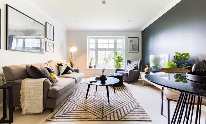 Herne Hill Apartment | The Brockwell Park Escape - Bright 2BDR Flat with Parking