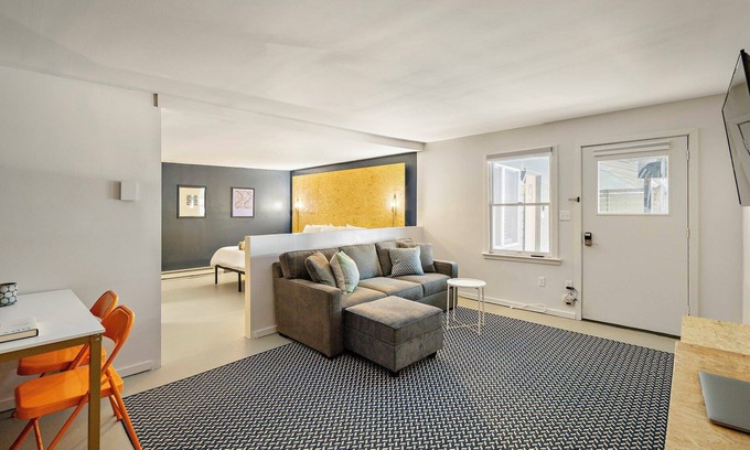 Hillsdale Apartment | The Brooks Motel: Exceptional Suite