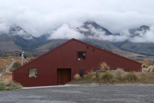 Ohau Ski Chalet | The Brown House 2