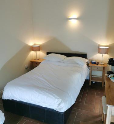 Cheddington House | The Brownlow Stables