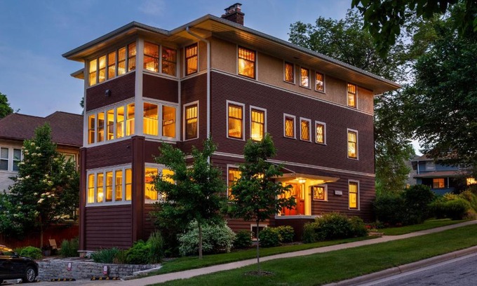 Regent Bed & Breakfast | The Buckingham Inn