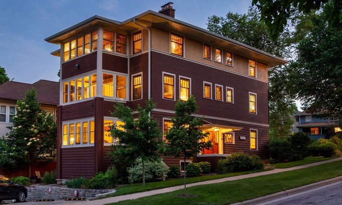 Regent Bed & Breakfast | The Buckingham Inn