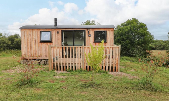 Cosheston House | The Bumblebee