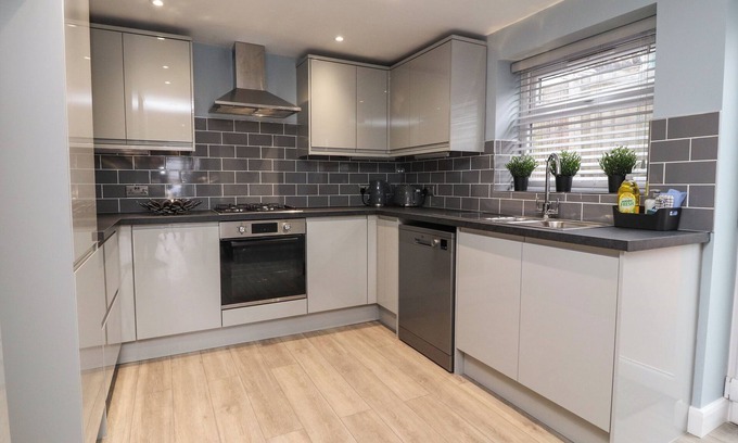 Adlington Cottage | The Bungalow at 46 Church St