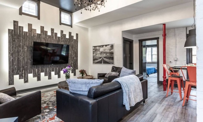 Indianapolis House | The Bungalow @Keystone Chic 2BR/3BED/2.5BA Getaway