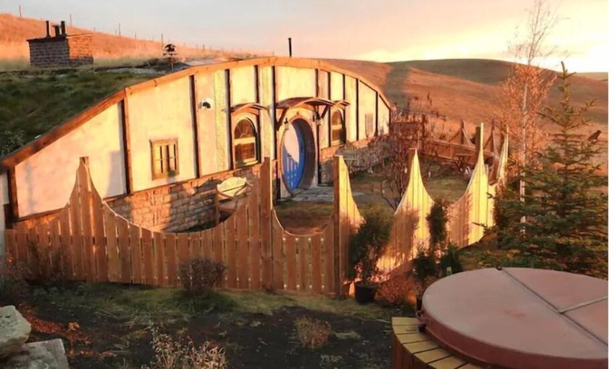 Drumheller Cottage | The Burrow