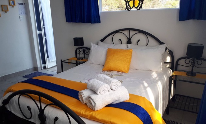 Benoni Apartment | The Butterfly Room is 15 Minutes from OR Tambo Airport. Walk to all amenities
