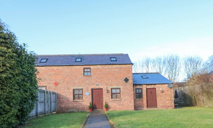 Coxhoe Cottage | THE BYRE, family friendly, with a garden in Coxhoe