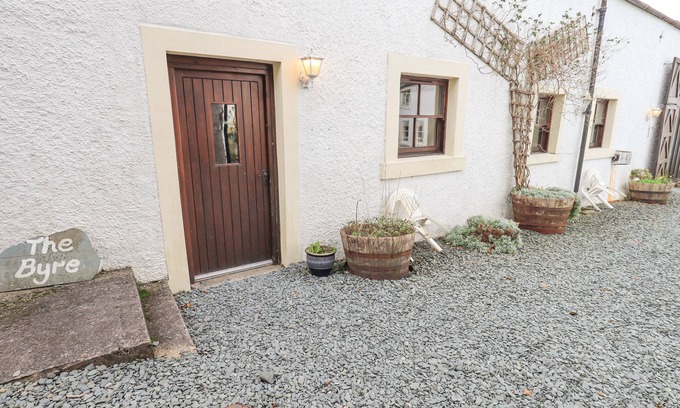 Cockermouth Cottage | THE BYRE, pet friendly, with a garden in Cockermouth