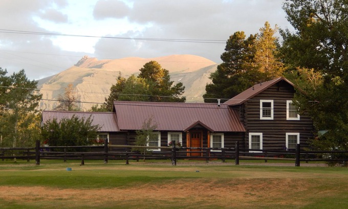 East Glacier Park Village House | THE CANDY KITCHEN NEAR HISTORIC GLACIER PK LODGE & GOLF COURSE