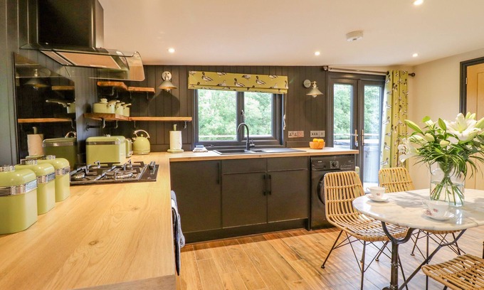 Glyndyfrdwy Cottage | The Cabin at Evelyns Retreat