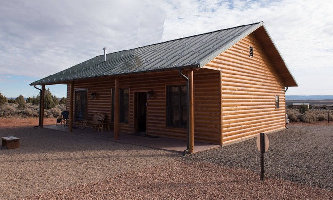 Kanab Cabin | The Cabin at Purradise near Best Friends, Zion, Bryce, Lake Powell, Grand Canyon