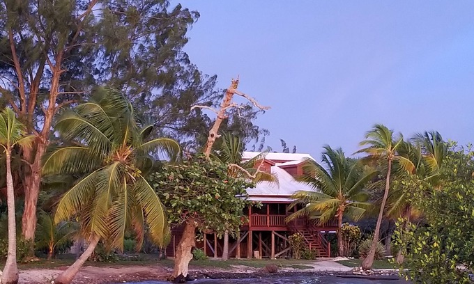 Roatan House | The Cabin at Rocky Point