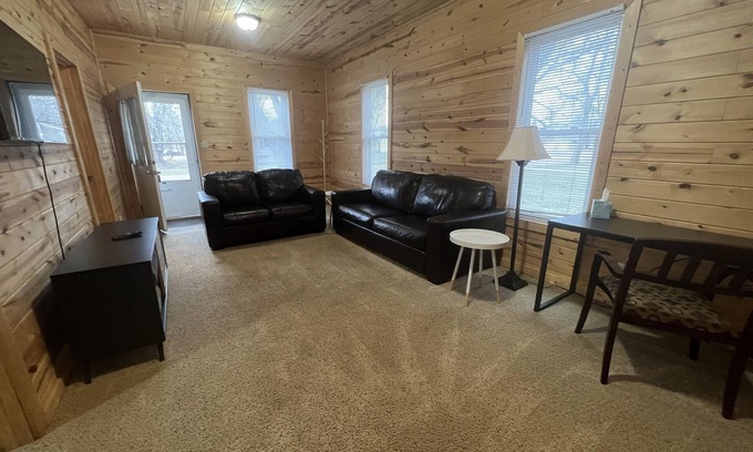 Slayton House | The Cabin in Town | Sleeps 4| Pet Friendly