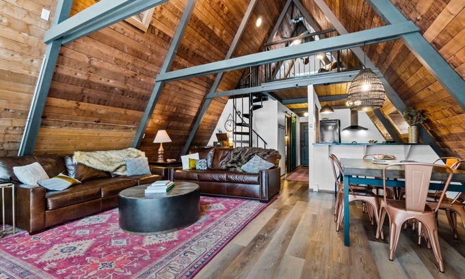 Crescent House | The Cabin Of Your Dreams