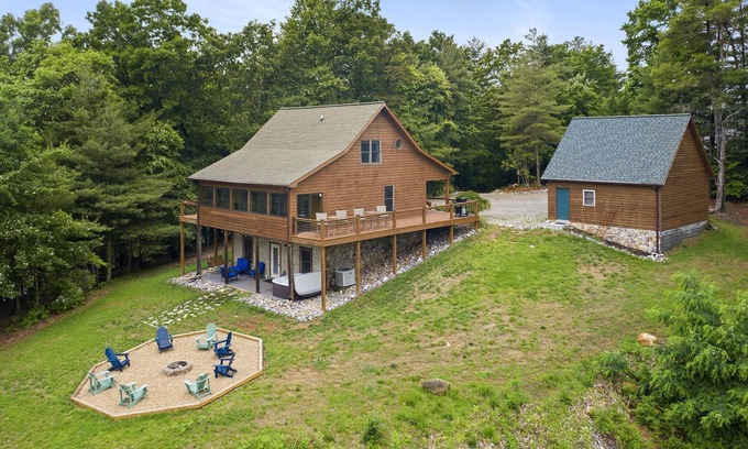 Purlear Cabin | "The Cabin": Scenic Cabin Views Fire Pit Fast WiFi