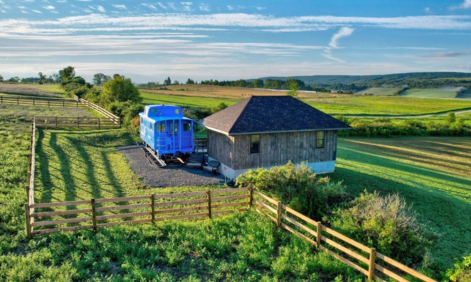 Sprout Brook House | The Caboose | Mtn Views | Farm Animals + Fire Pit!