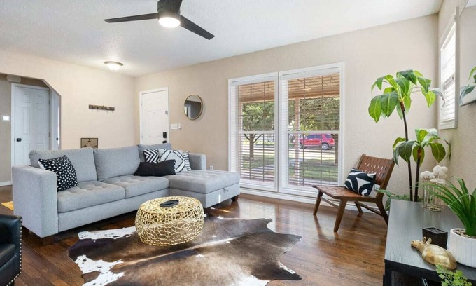 Tech Terrace House | The Cactus Rose - 2BR 1BA - Walk to Texas Tech