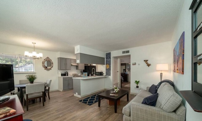 North University Apartment | The Cajun Rivieria near Moody / UT ~ Fast WiFi