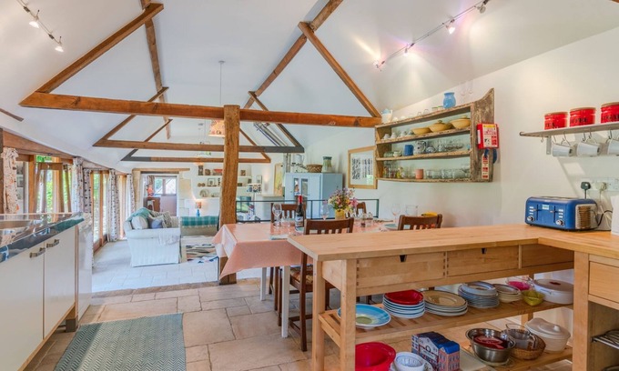 Andoversford Cottage | The Calf Pens - pet friendly, near Andoversford