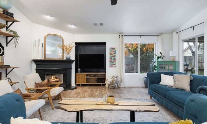 Visalia House | The California Dream | Family-Friendly w/Pool