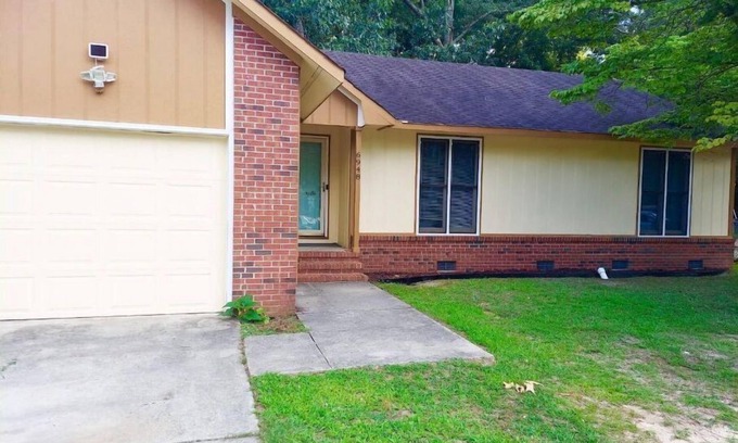 Fayetteville House | The Callahan - Sleeps 10, Wifi, Ft Bragg, & More