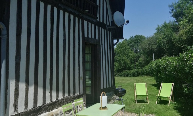 Bonneville-la-Louvet Cottage | "The Calonne" cottage in the field of Tostes