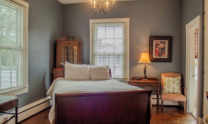 Clinton Apartment | The Camelia Room - Private Room w/Ensuite Bath in Historic Downtown Home