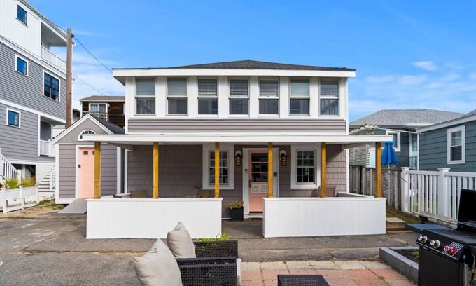 Salisbury Beach Apartment | The Cammie Cabana | Pet Friendly | Steps to Beach
