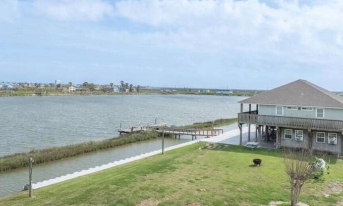Hitchcock House | The Camp House on Saltwater Lake