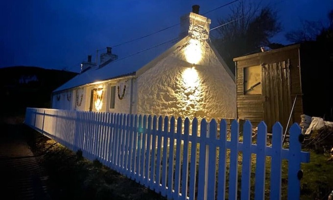 Thurso Cottage | The Captains - Nautical themed traditional crofters cottage