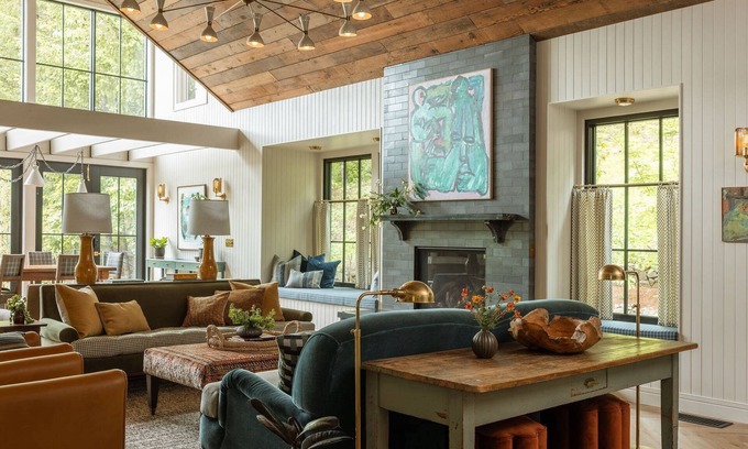 Dayton House | The Carly Estate | Luxe Wine Country Experience w/2 Homes, Entire Lake, Trails & 21 Gorgeous Acres