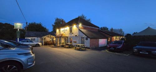 Burghclere Hotel | The Carpenters Arms