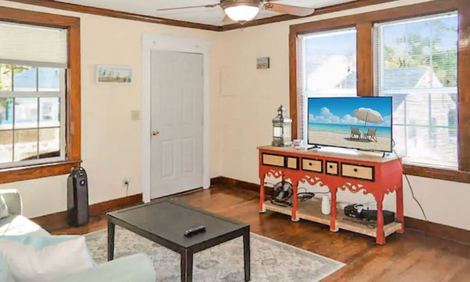 East Hill Apartment | The Carriage House | 2 Bed, 1 Bath