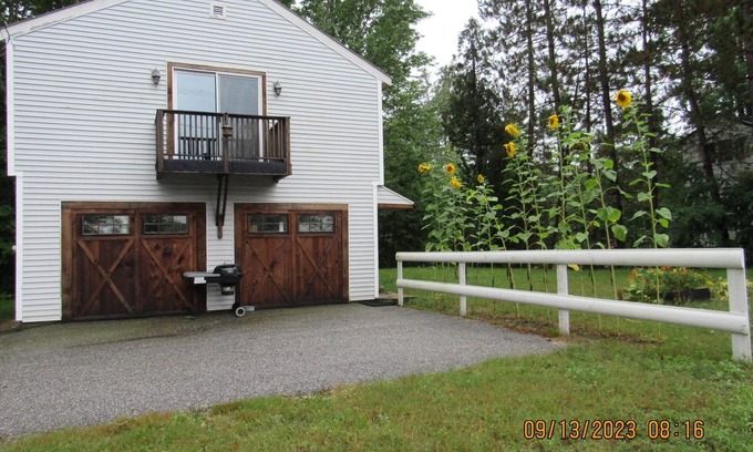 Stoneham House | The Carriage House, available four seasons on lake Keewaydin