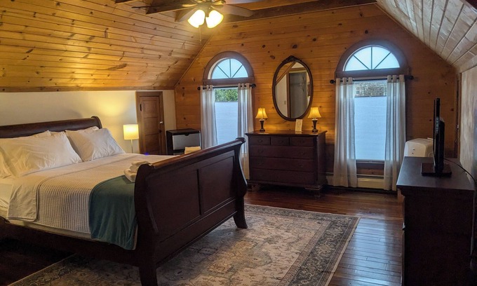 Meadville Bed & Breakfast | The Carriage House Inn Bed and Breakfast