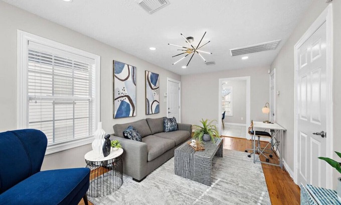 South Central Houston Apartment | The Carriage House Retreat